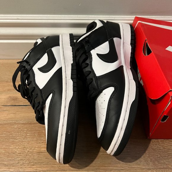 Nike Dunk Black/White Size 9.5 Men's - Picture 4 of 9